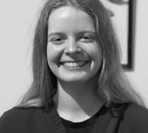 Lara McCaffrey MASSAGE THERAPIST PROFILE PICTURE