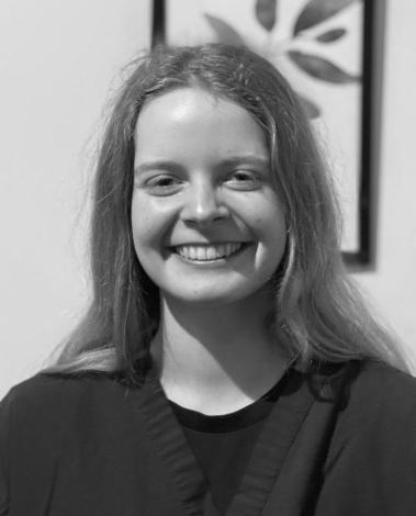 Lara McCaffrey MASSAGE THERAPIST PROFILE PICTURE